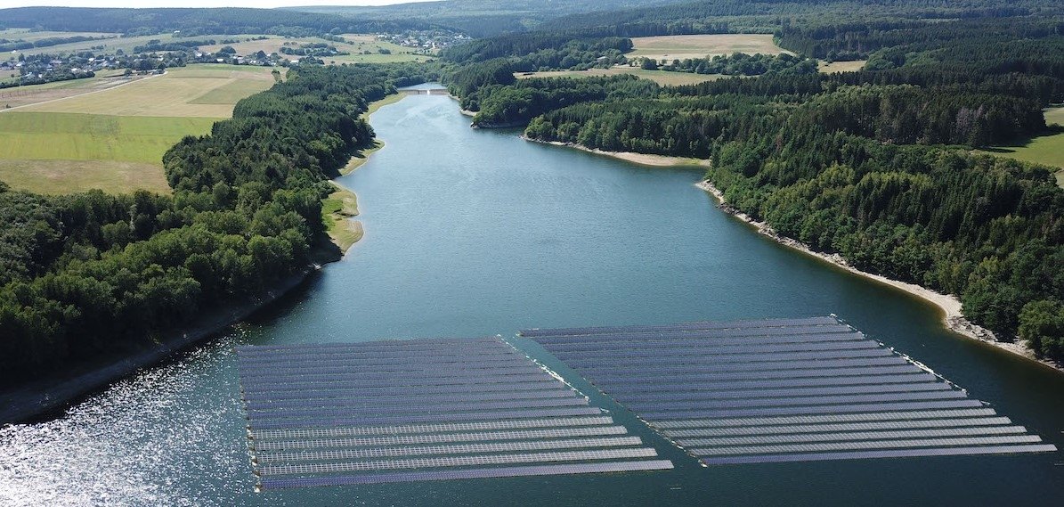 Symbolische Darstellung einer schwimmenden Photovoltaikanlage auf der Steinbachtalsperre Symbolische Darstellung einer schwimmenden Photovoltaikanlage auf der Steinbachtalsperre